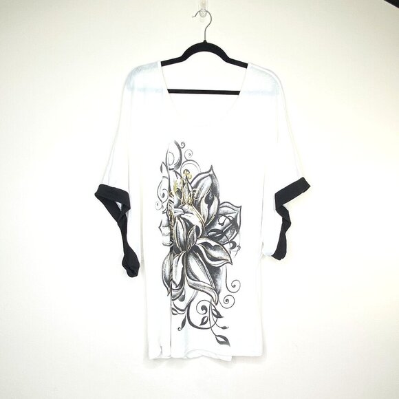 NWT Ruby Moon White Black Gold Graphic Floral Tee Shirt Junior Plus 2XL - Picture 1 of 10